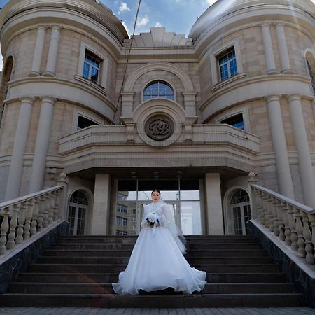 Royal Bv Hotel Ust-Kamenogorsk ภายนอก รูปภาพ
