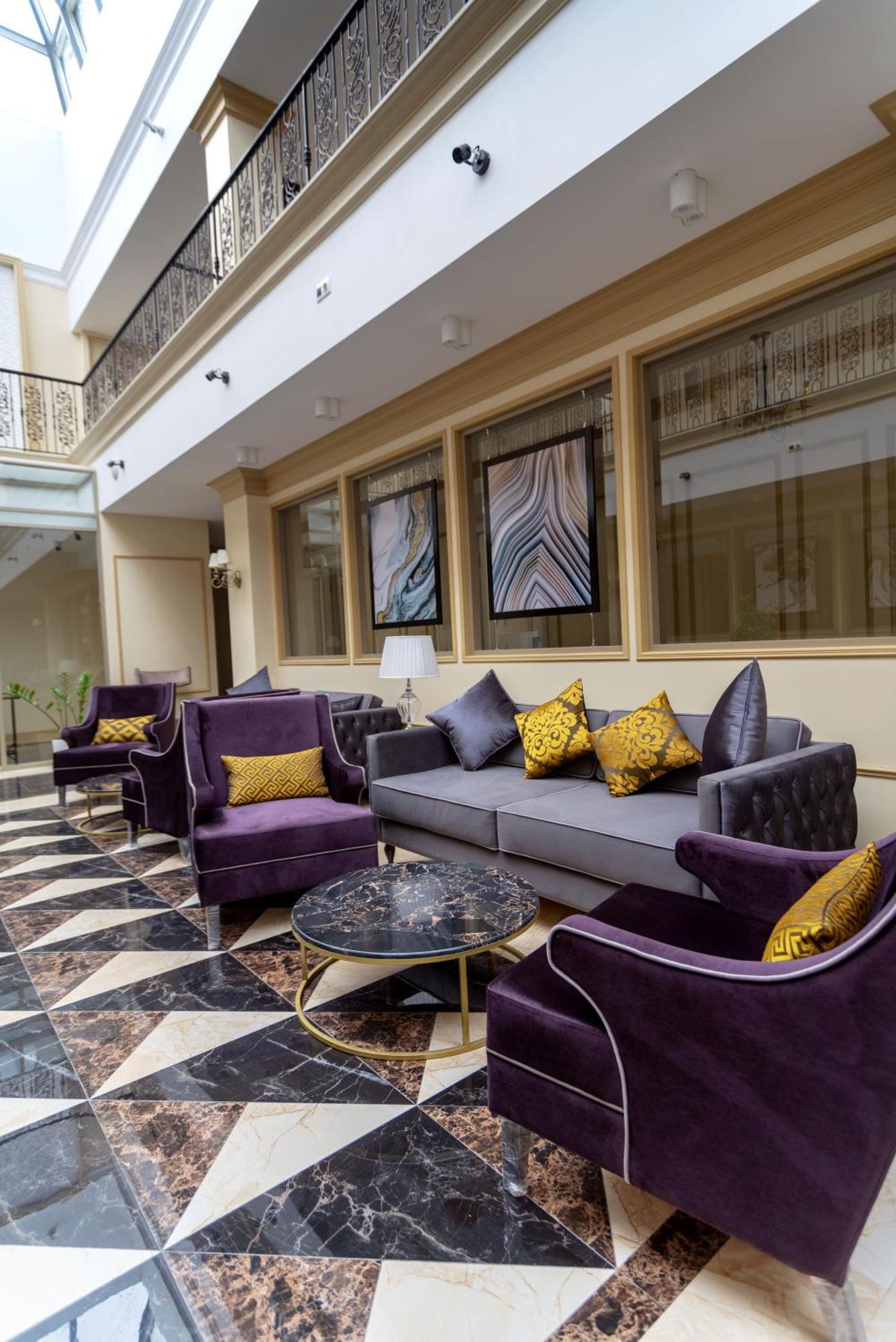 Royal Bv Hotel Ust-Kamenogorsk ภายนอก รูปภาพ