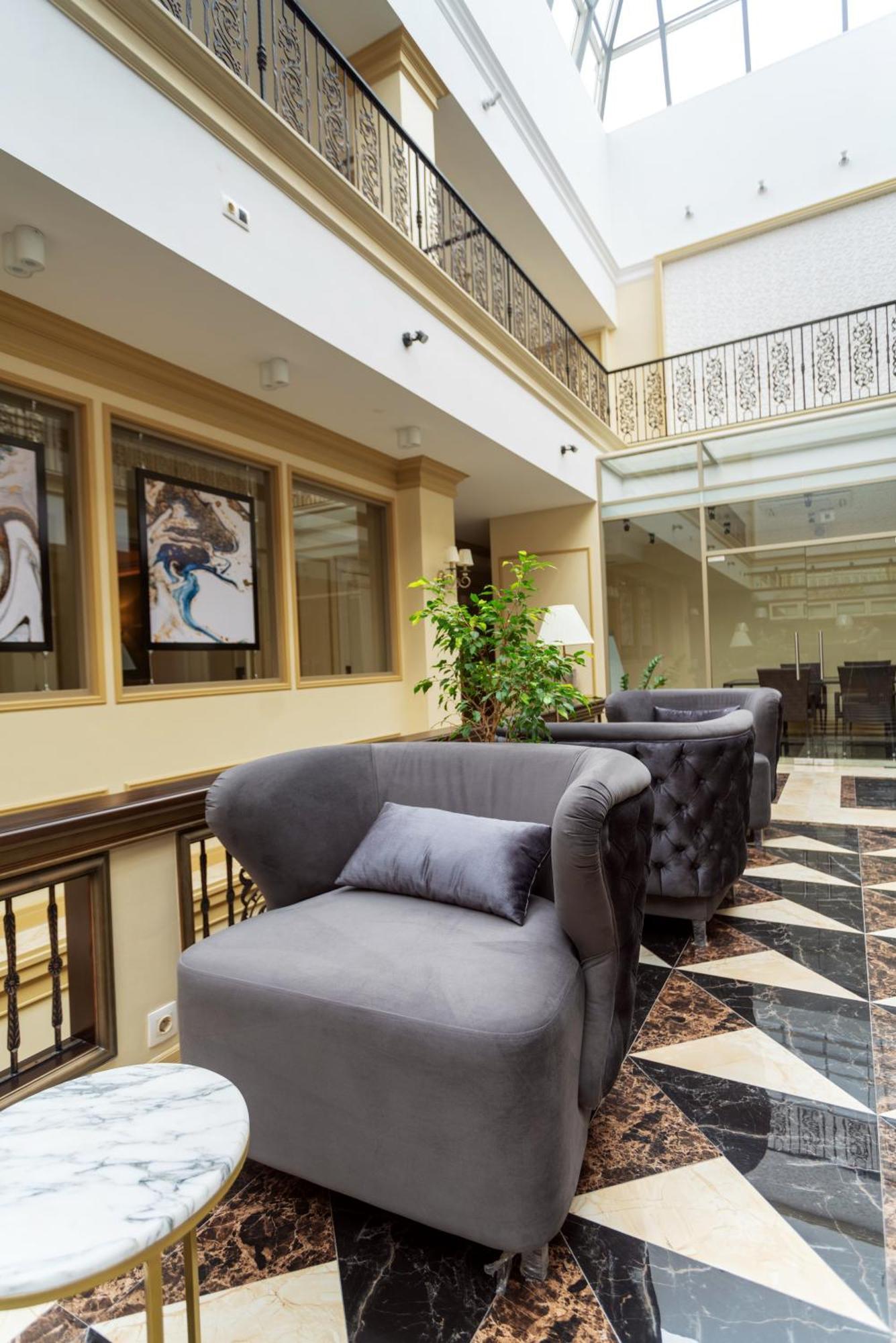 Royal Bv Hotel Ust-Kamenogorsk ภายนอก รูปภาพ