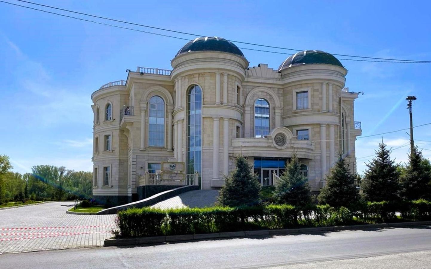Royal Bv Hotel Ust-Kamenogorsk ภายนอก รูปภาพ