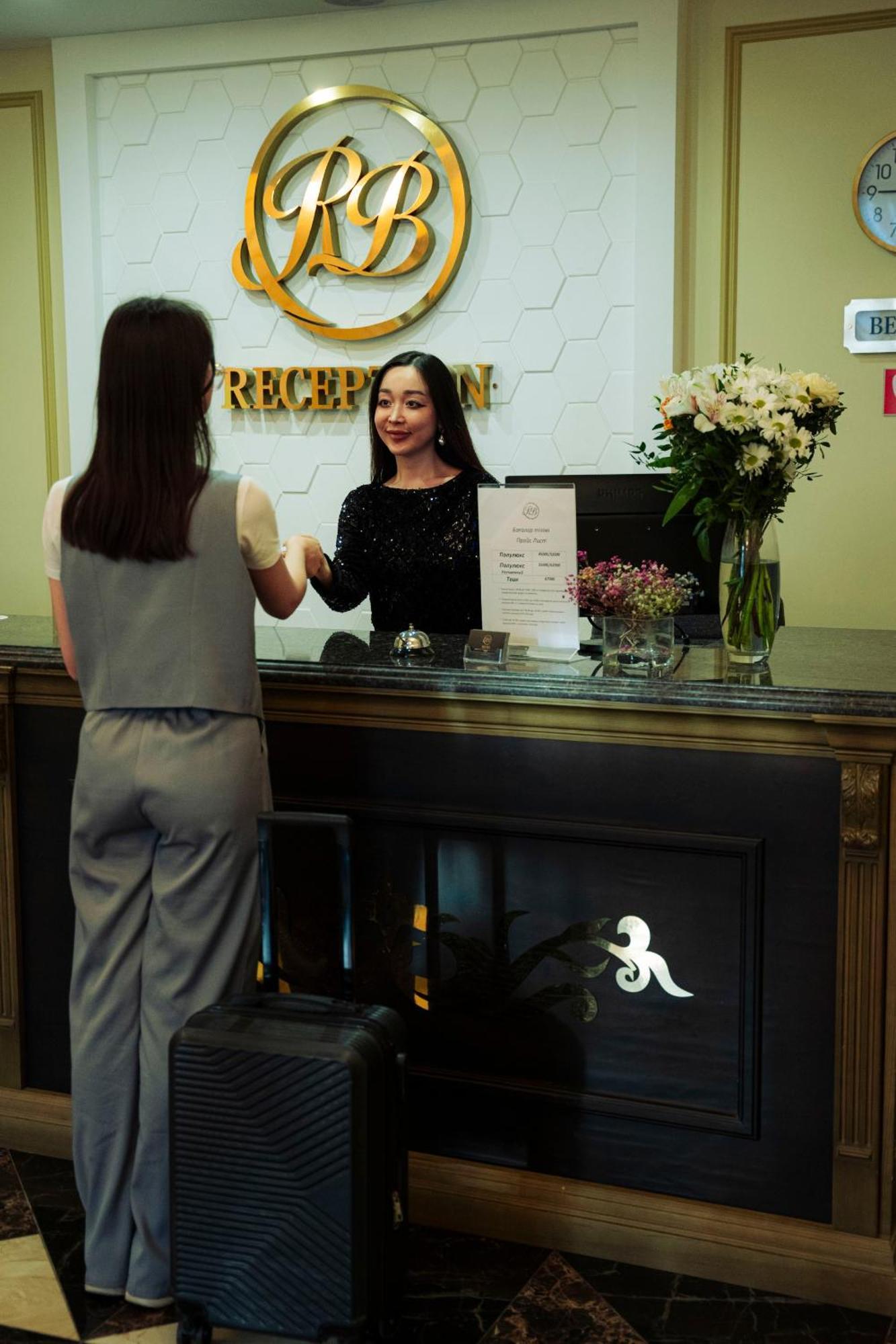 Royal Bv Hotel Ust-Kamenogorsk ภายนอก รูปภาพ