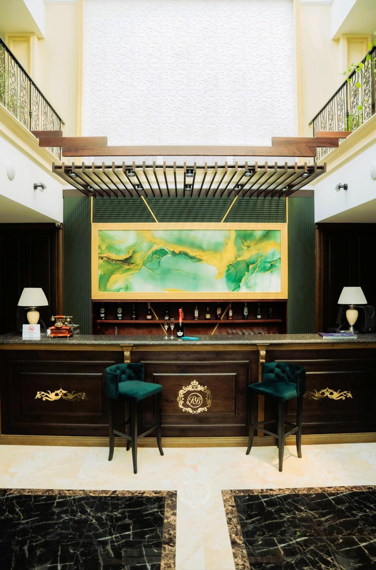 Royal Bv Hotel Ust-Kamenogorsk ภายนอก รูปภาพ