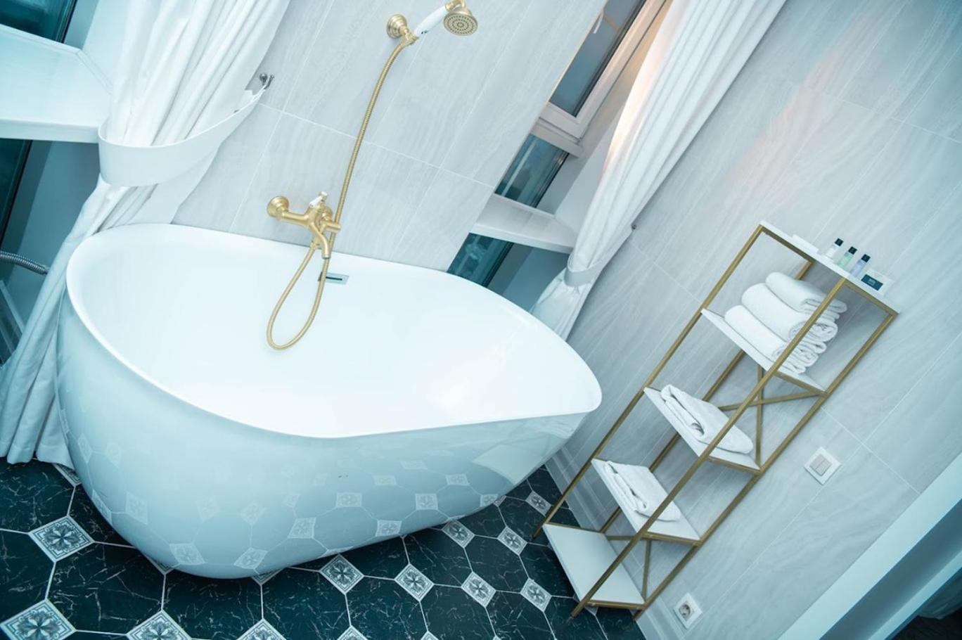 Royal Bv Hotel Ust-Kamenogorsk ภายนอก รูปภาพ