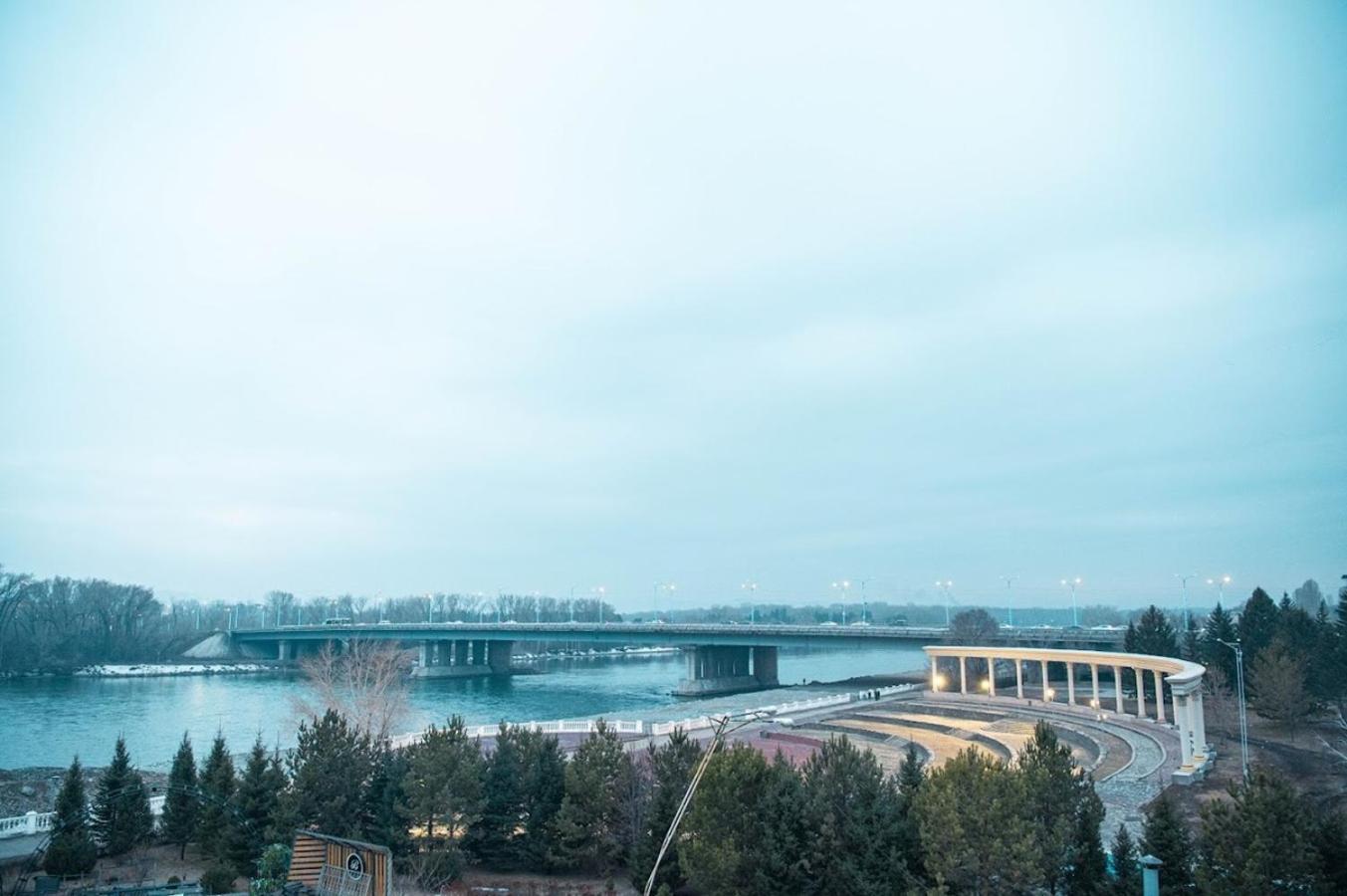 Royal Bv Hotel Ust-Kamenogorsk ภายนอก รูปภาพ
