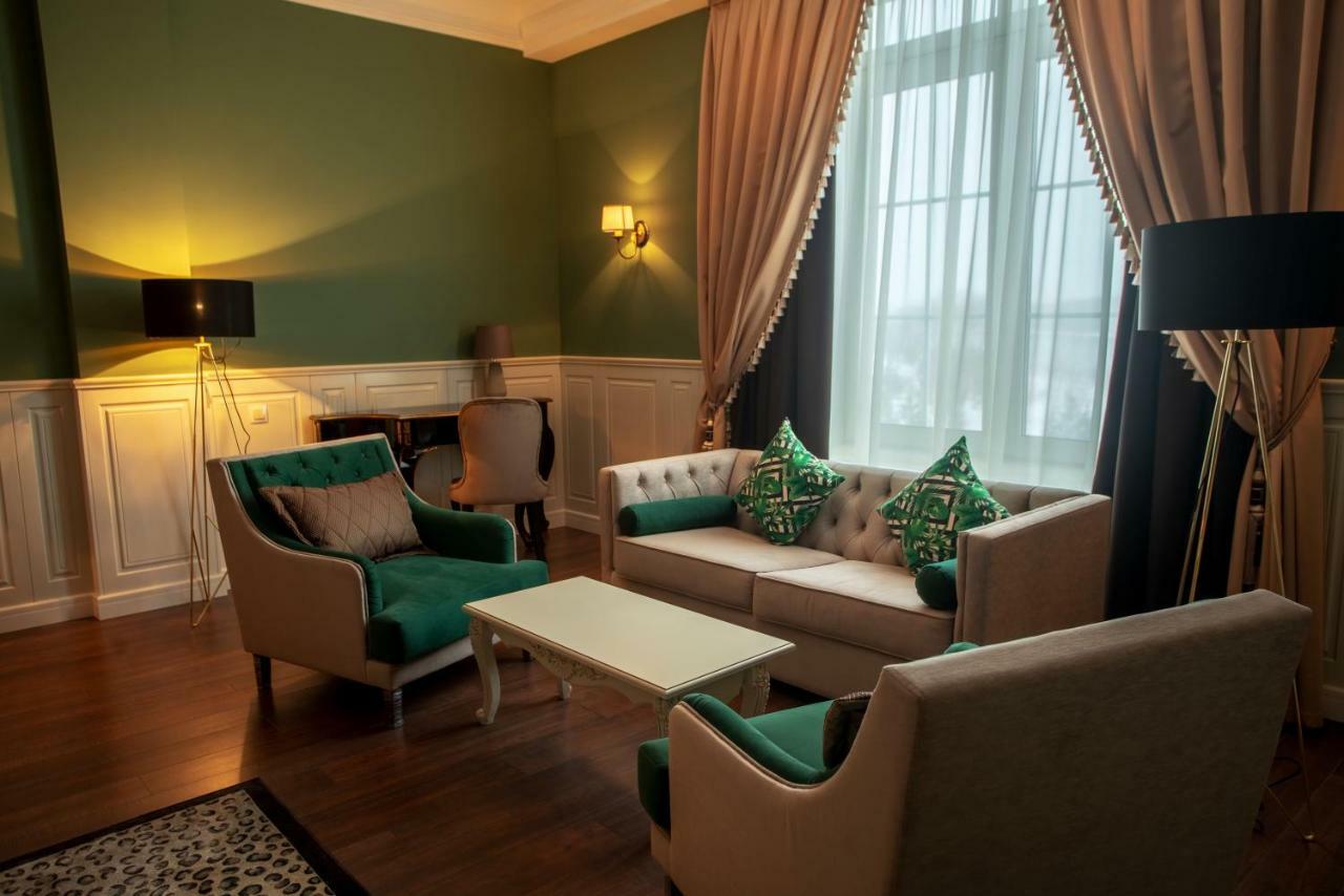 Royal Bv Hotel Ust-Kamenogorsk ภายนอก รูปภาพ