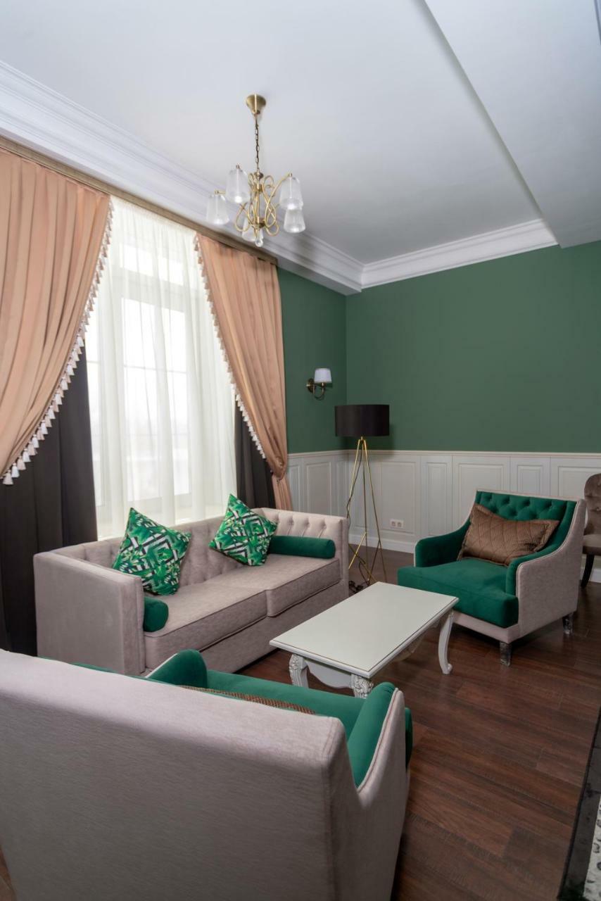 Royal Bv Hotel Ust-Kamenogorsk ภายนอก รูปภาพ